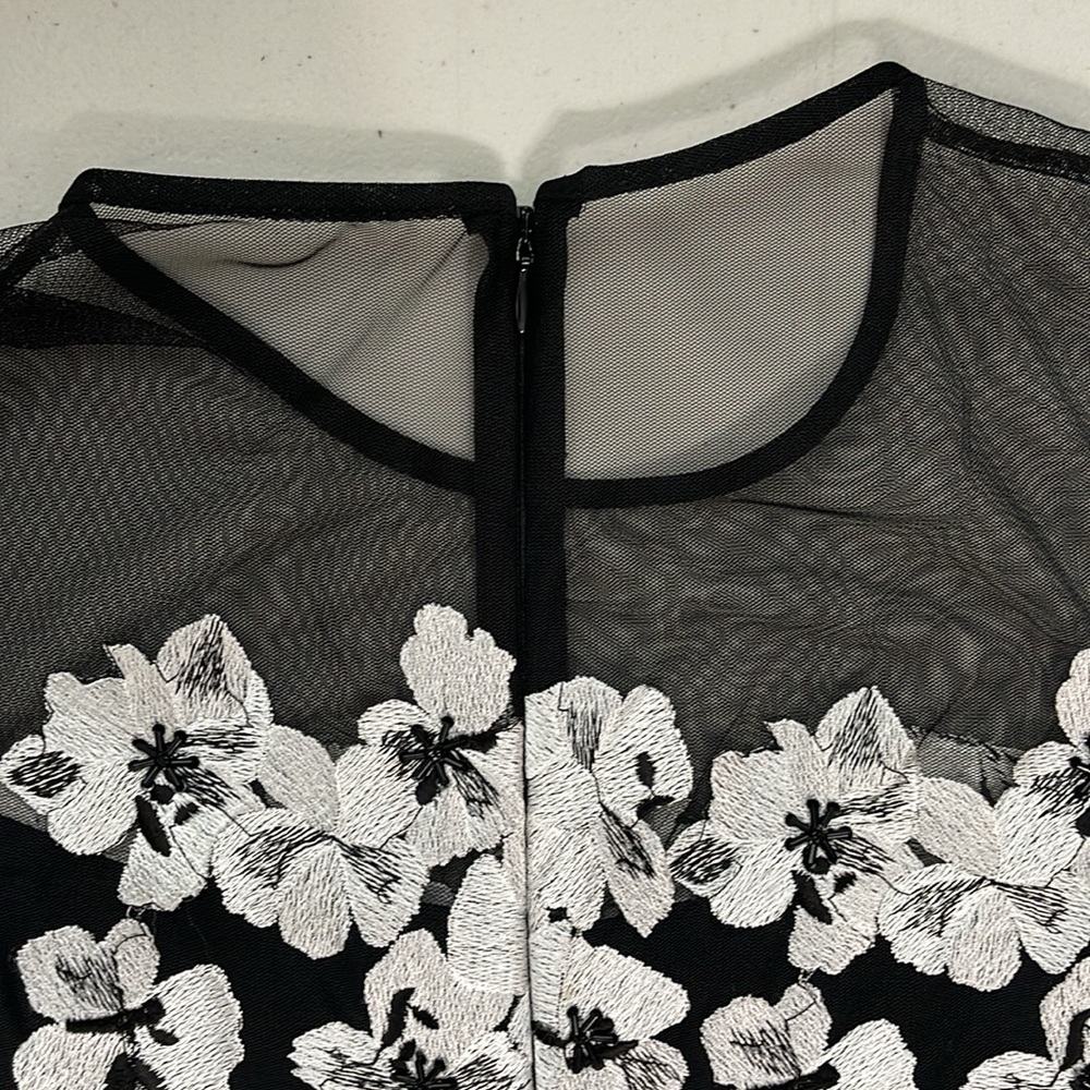 Nicole Miller Black/White Formal Embroidered Floral Beaded Floor-Length - US 6 - Picture 4 of 16
